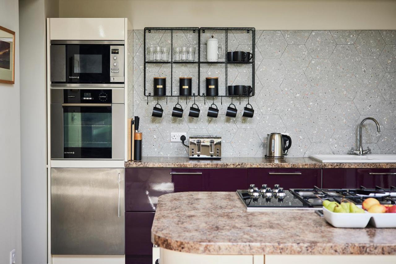 Lux Central Whitby Near Pannett Park/Cinder Trail ภายนอก รูปภาพ