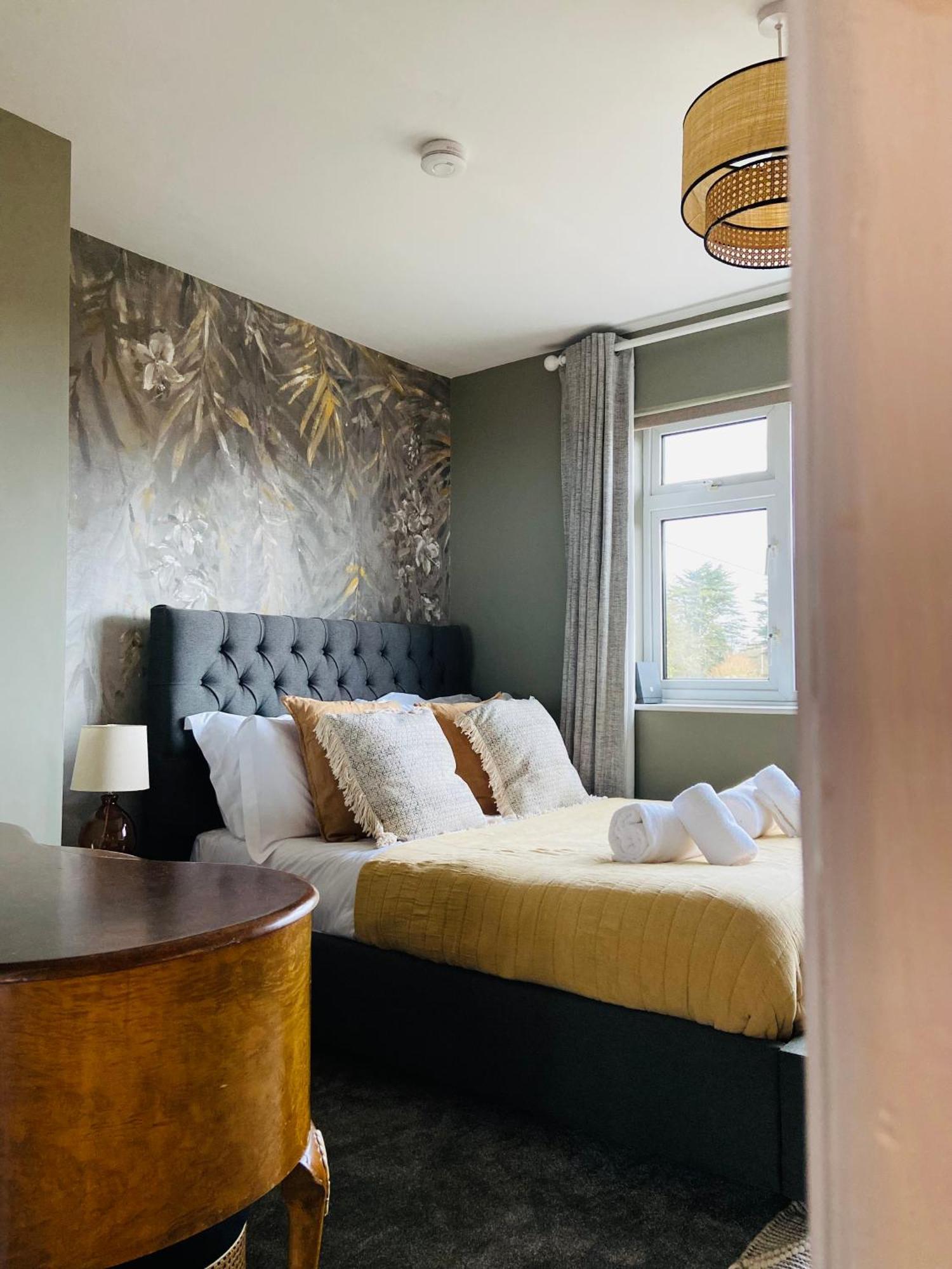 Lux Central Whitby Near Pannett Park/Cinder Trail ภายนอก รูปภาพ
